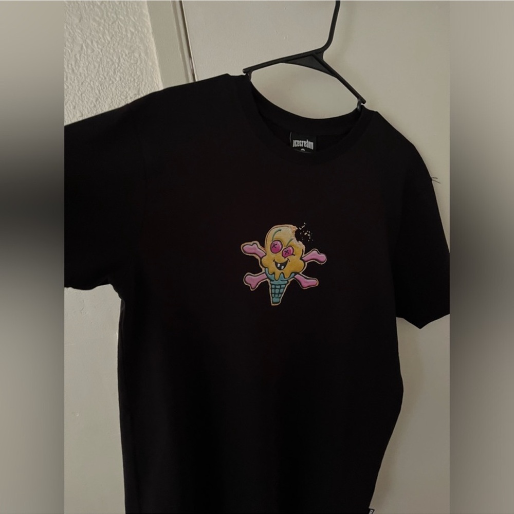 Icecream mens T-Shirt with Skull Ice Cream Graphic - Black limited edition
